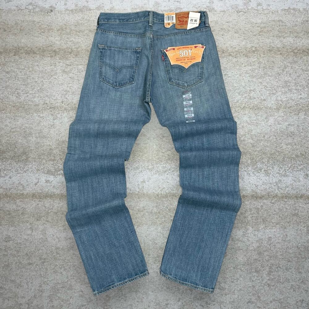 Vintage Y2K Levis Jeans 501 30x32 Straight Fit Light Wash Button Fly Denim